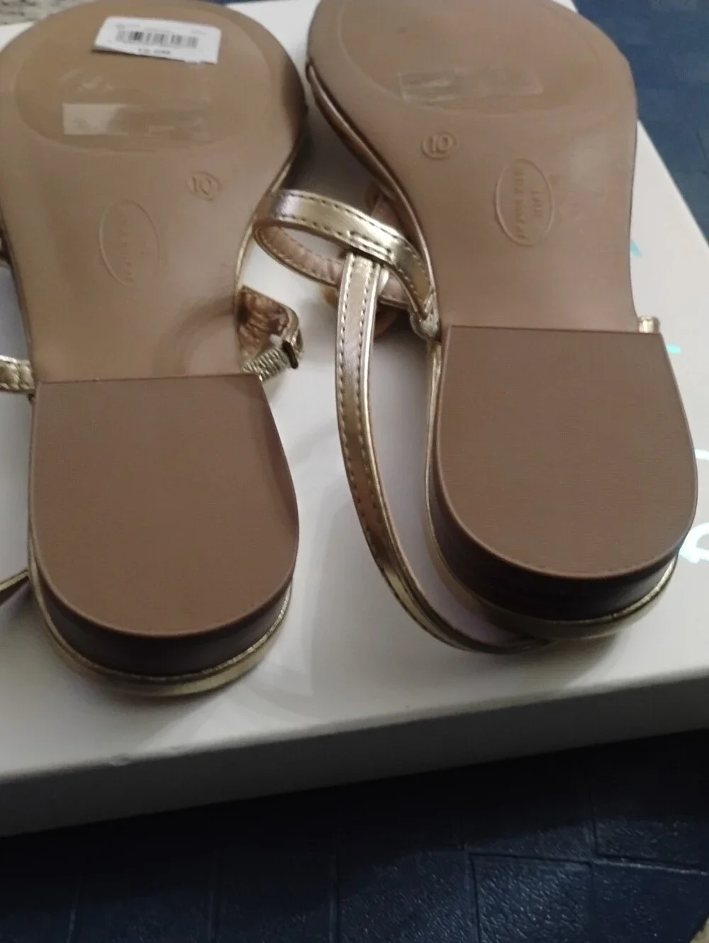 Anne Klein Flavia Iflex Metallic Gold Floral Embellished Thong Sandals Sz 10 NEW